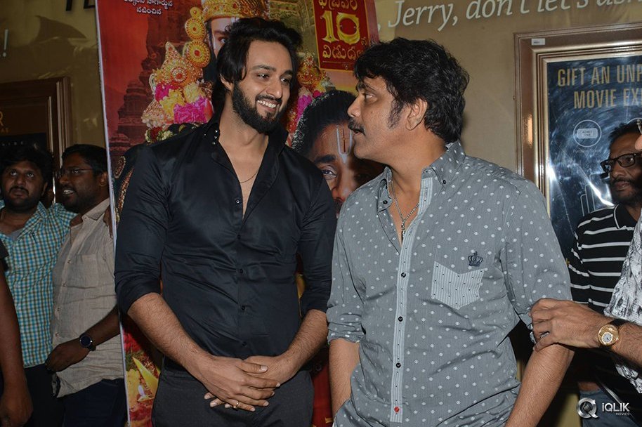 Celebs-at-Om-Namo-Venkatesaya-Movie-Special-Show